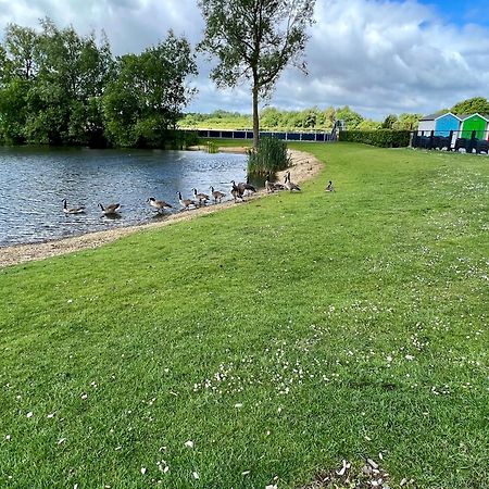 Вілла Waters Edge, Hoburne Cotswolds Саут-Керні Екстер'єр фото