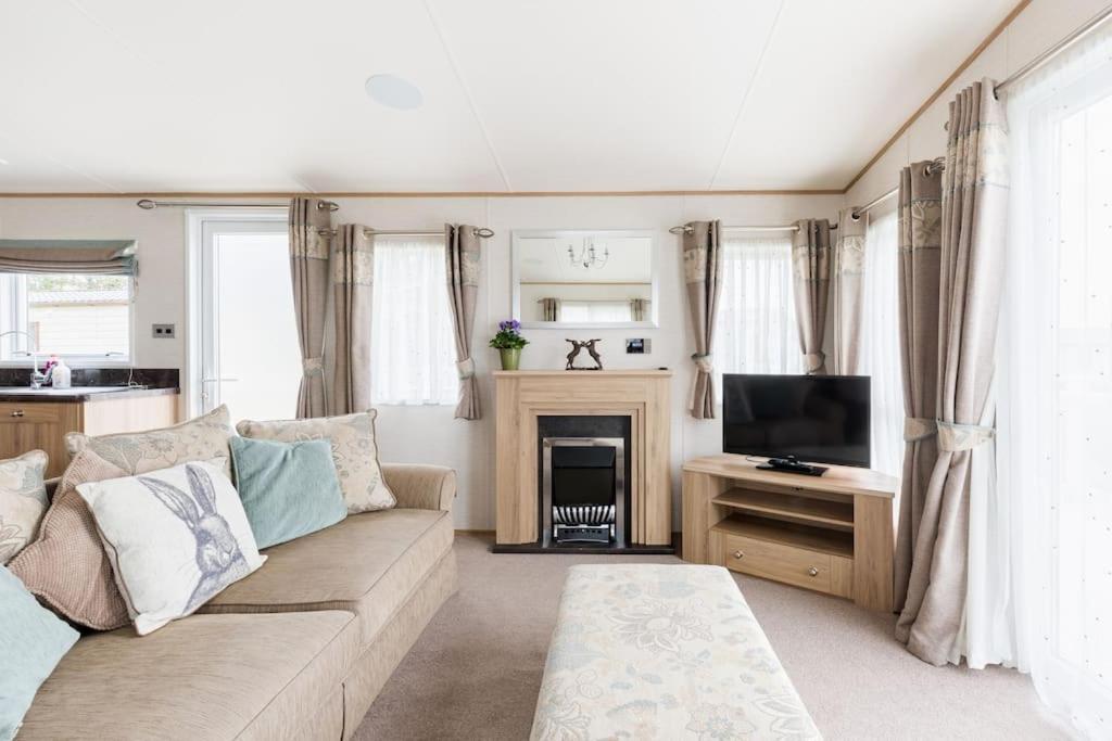 Вілла Waters Edge, Hoburne Cotswolds Саут-Керні Екстер'єр фото