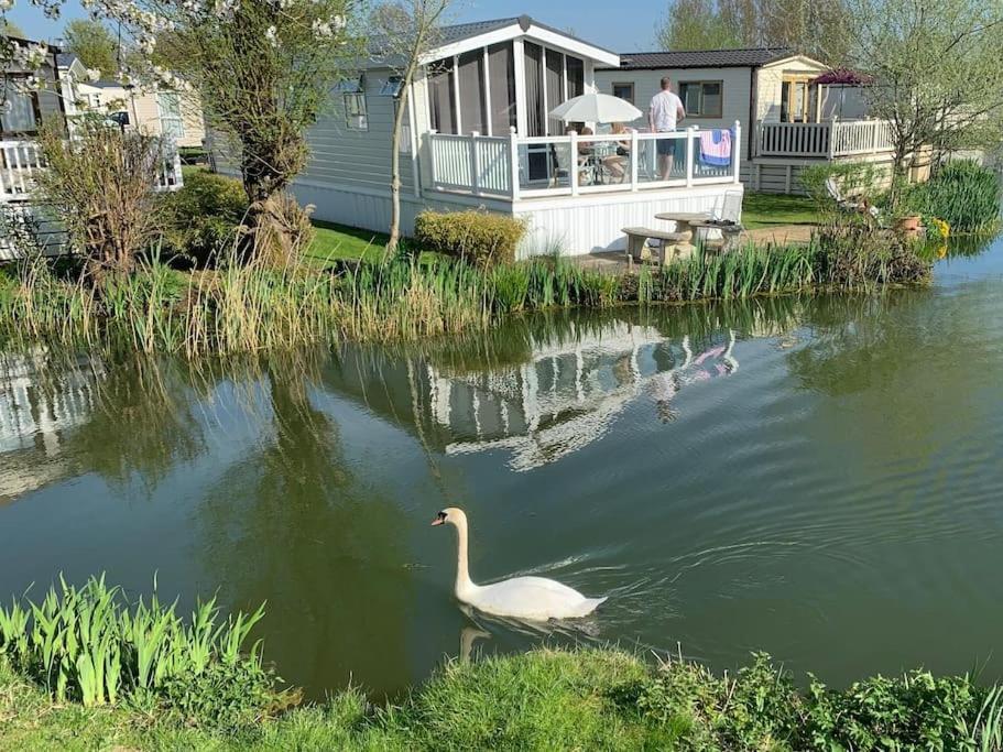 Вілла Waters Edge, Hoburne Cotswolds Саут-Керні Екстер'єр фото