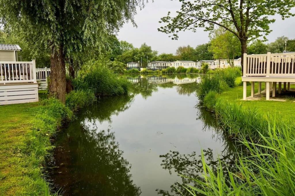 Вілла Waters Edge, Hoburne Cotswolds Саут-Керні Екстер'єр фото