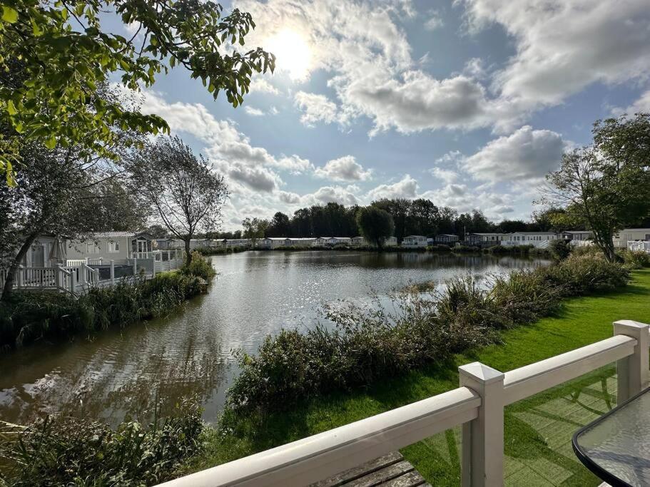 Вілла Waters Edge, Hoburne Cotswolds Саут-Керні Екстер'єр фото