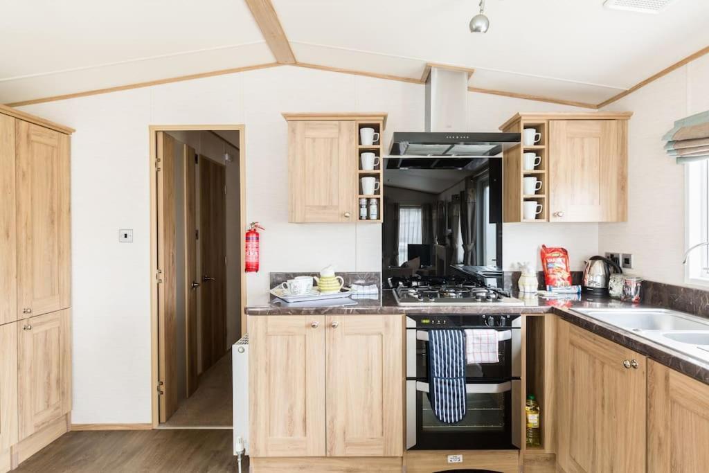 Вілла Waters Edge, Hoburne Cotswolds Саут-Керні Екстер'єр фото